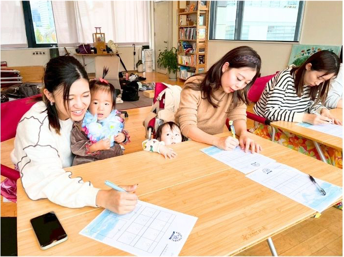 私たちはペンも持ちます。